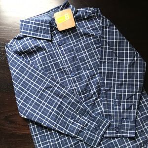Brand new crazy 8 dress shirt, size 4T